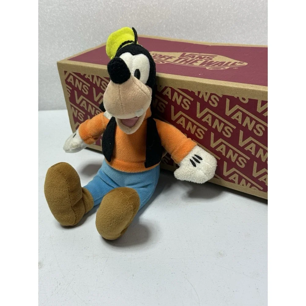 Walt Disney Goofy  Super Soft 9